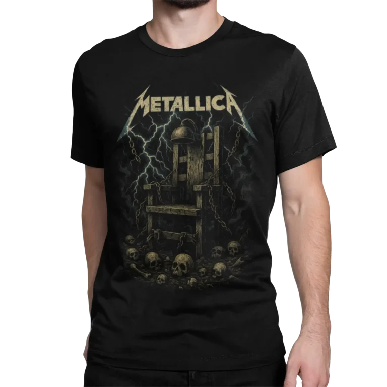 Koszulka męska Metallica Ride The Lightning z kultowym motywem krzesła elektrycznego to jeden z najbardziej rozpoznawalnych designów w historii heavy metalu.