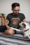 Koncertowa koszulka męska Metallica Master of Puppets to klasyk, który zna każdy fan heavy metalu.