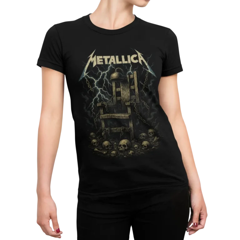 Koszulka damska Metallica Ride The Lightning z kultowym motywem krzesła elektrycznego to jeden z najbardziej rozpoznawalnych designów w historii heavy metalu.