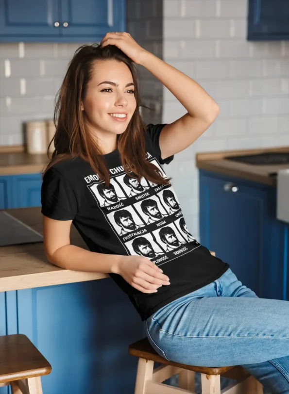 Emocje Chucka Norrisa | Śmieszna filmowa koszulka damska dla fanów aktora t shirt mockup of a young woman posing by a kitchen counter 40326 r el2 18